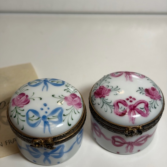 Genuine French Limoges box. Choice of pink or blue - Picture 2 of 6